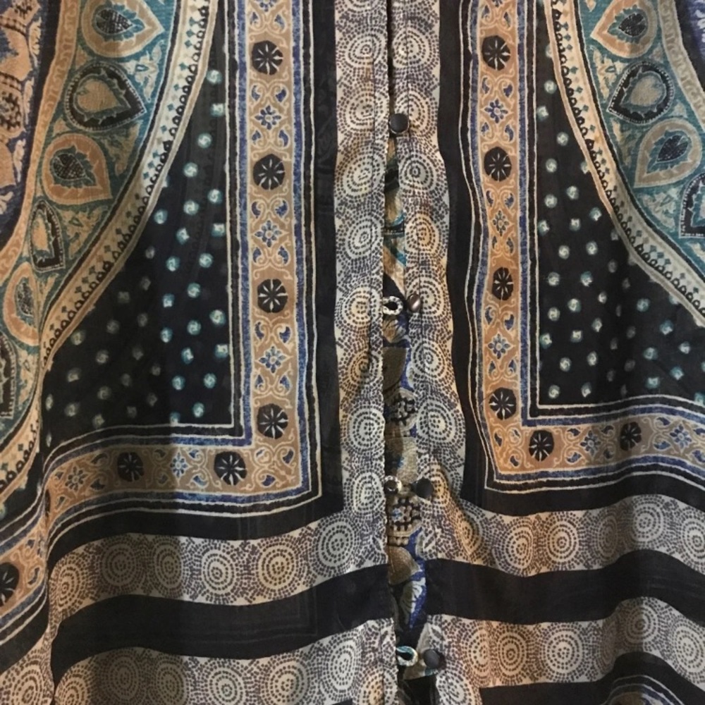 Button up blouse - Picture 4 of 5
